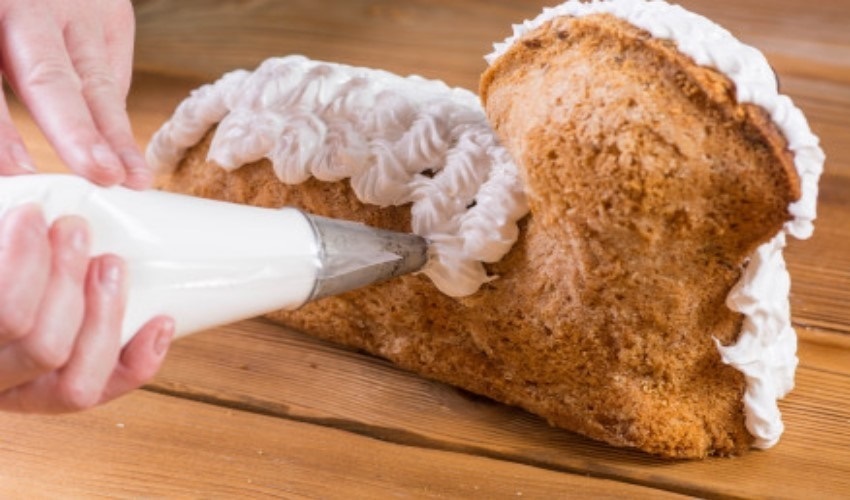 Veľkonočný baránok; zdobenie šľahačkou